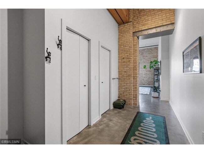 Building Photo - 404 N Washington Ave