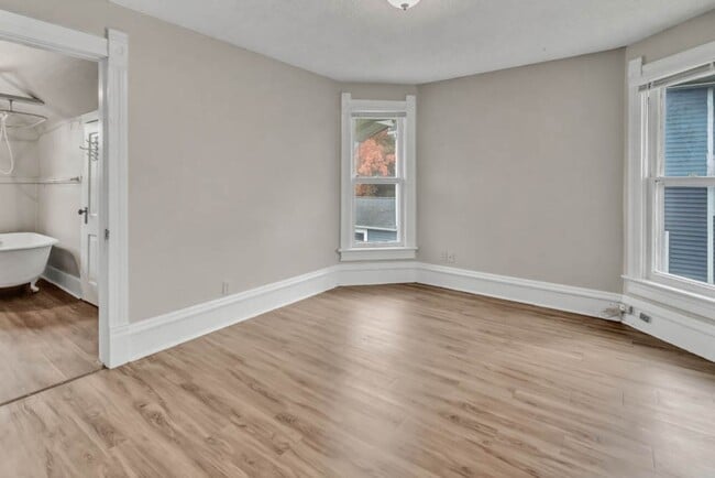 Building Photo - 1120 1/2 Washington St