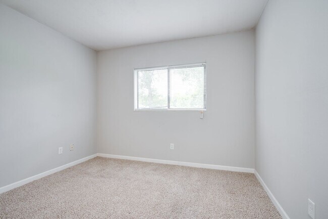 Building Photo - 503 Windsong Cir