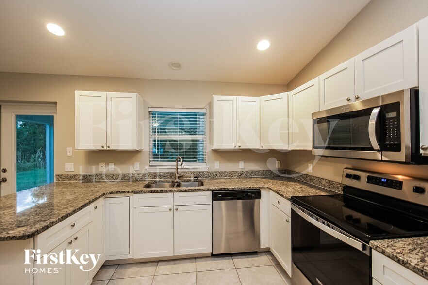 Building Photo - 6193 Seaport St