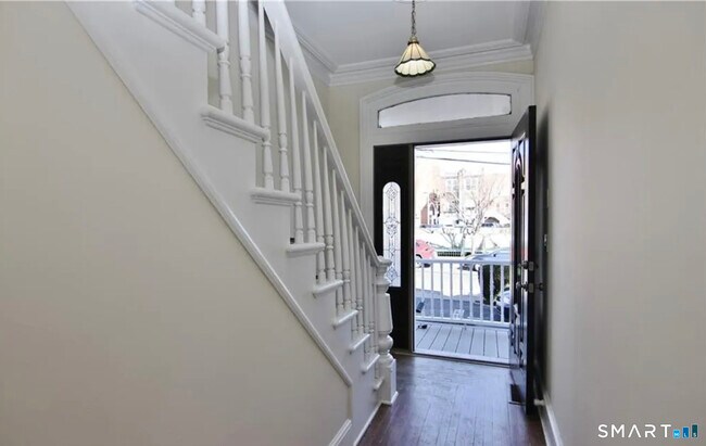 Building Photo - 16 Haviland St