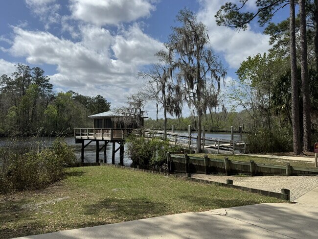 Building Photo - For Rent - Spring Move in Special ... 2nd Month's Rent FREE! (if sign a lease before the end of M...