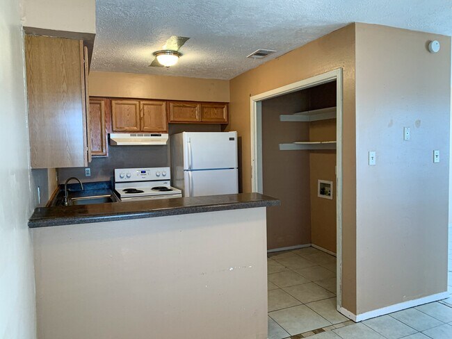 Building Photo - 703 Ruth Ct