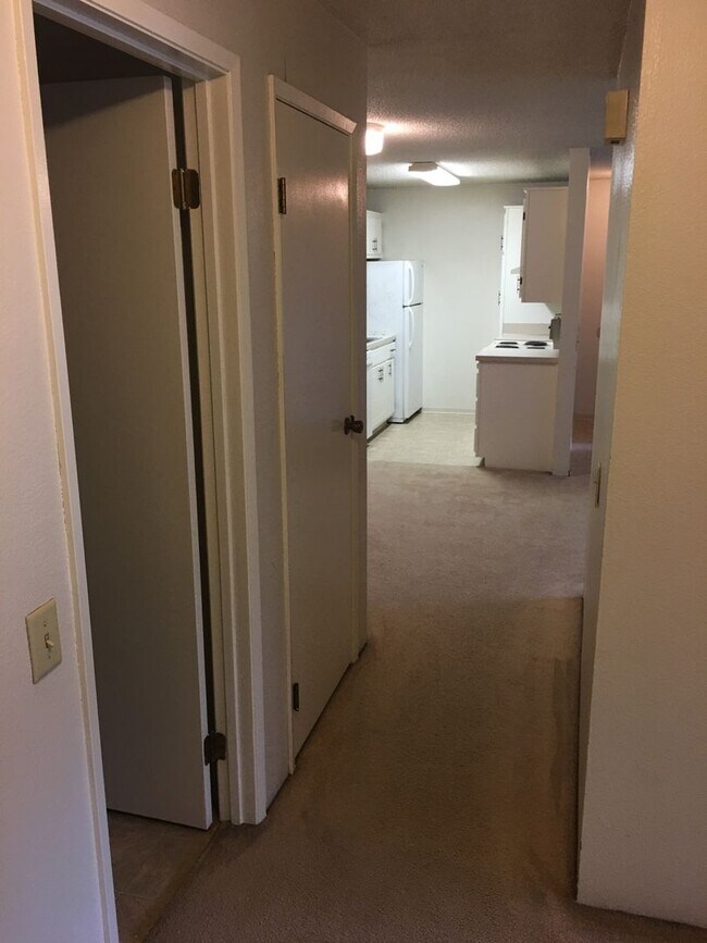 Building Photo - Newly remodeled - 2 Bed, 1 Bath apartment in downtown Port Angeles