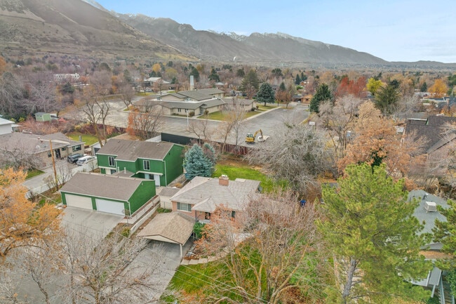 Building Photo - 2576 E Wren Rd