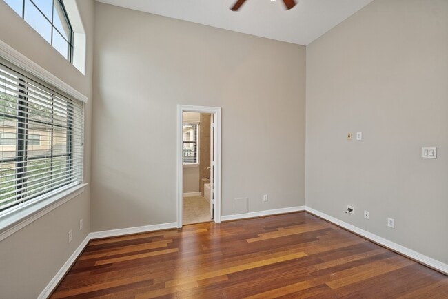 Building Photo - 2045 W 14th 1/2 St