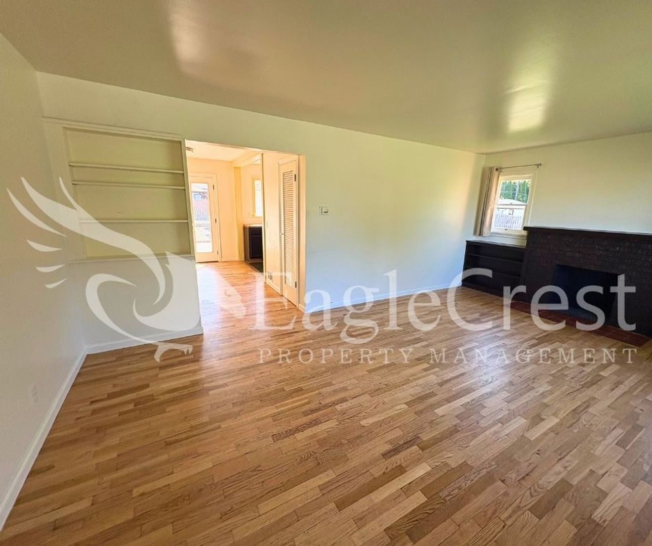 Building Photo - Charming 2 Bed, 2 Bath Home with Updated Kitchen & Outdoor Living Space