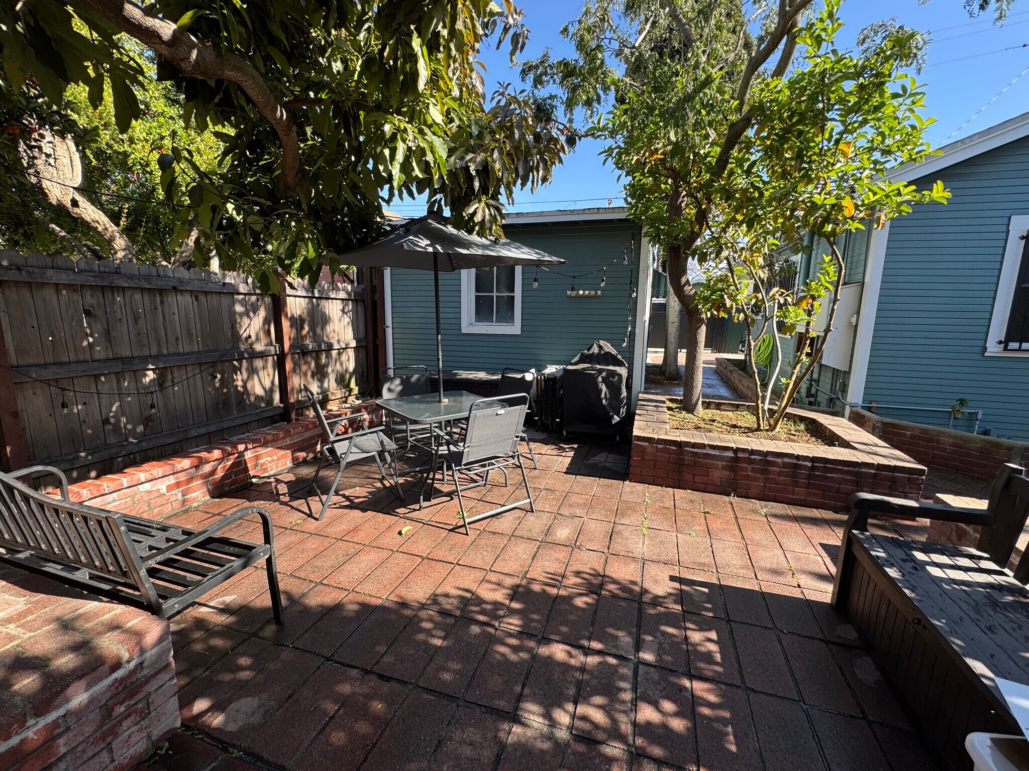 Building Photo - 534 E 19th St