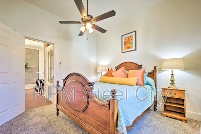 Building Photo - 706 Wilson Ave