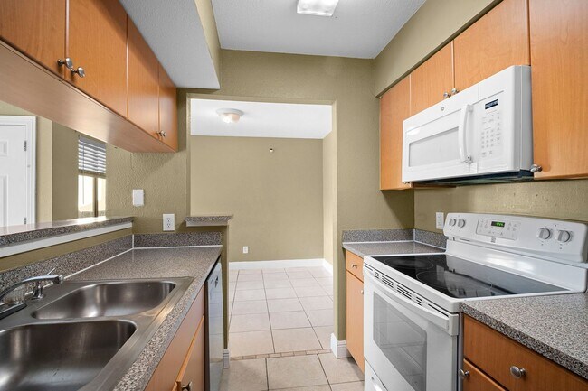 Building Photo - Affordable 2 bedroom 2 bathroom Condo in Fort Myers