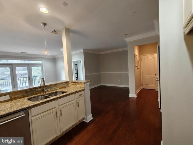 Building Photo - 206 Carson Terrace