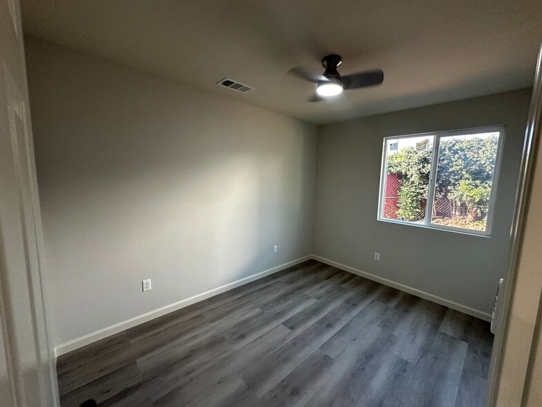 Building Photo - 1720 S Maple St