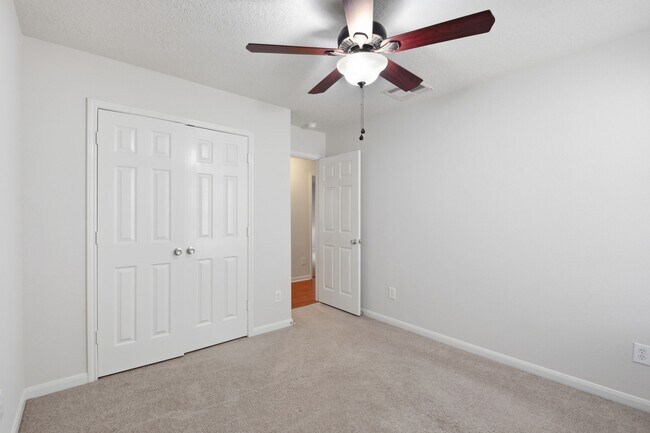 Building Photo - 3023 Legends York Dr