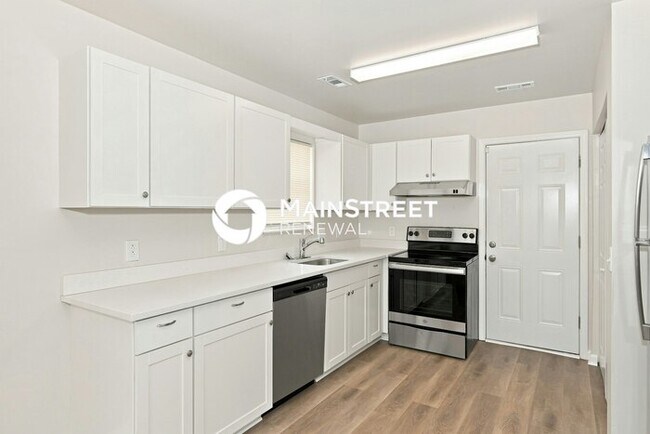 Building Photo - 3 Bedroom Pet-Friendly Home in Nashville, TN with Main Street Renewal