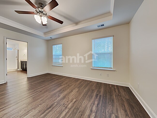 Building Photo - 605 W Lionel Rd