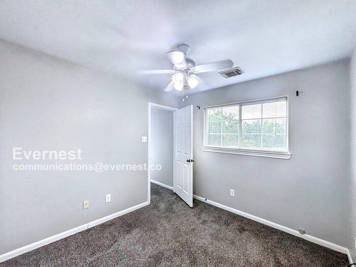 Building Photo - 2300 Abernathy St