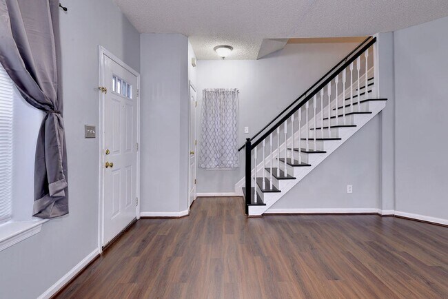 Building Photo - Updated Kiln Creek Home