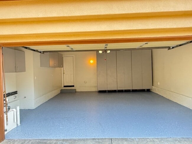 Building Photo - 3bdr Home located in the Prestigious Gated...