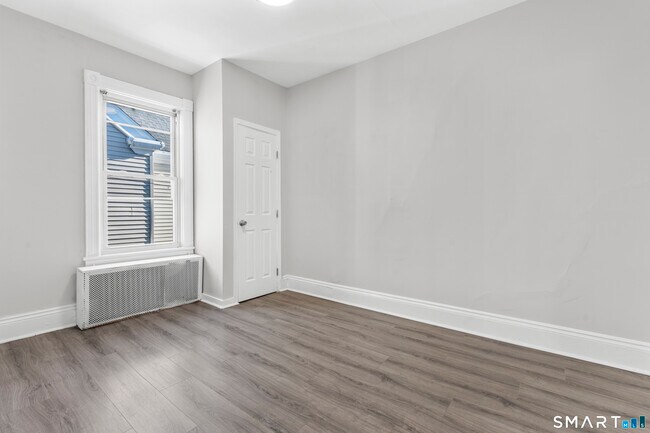 Building Photo - 394 Gregory St