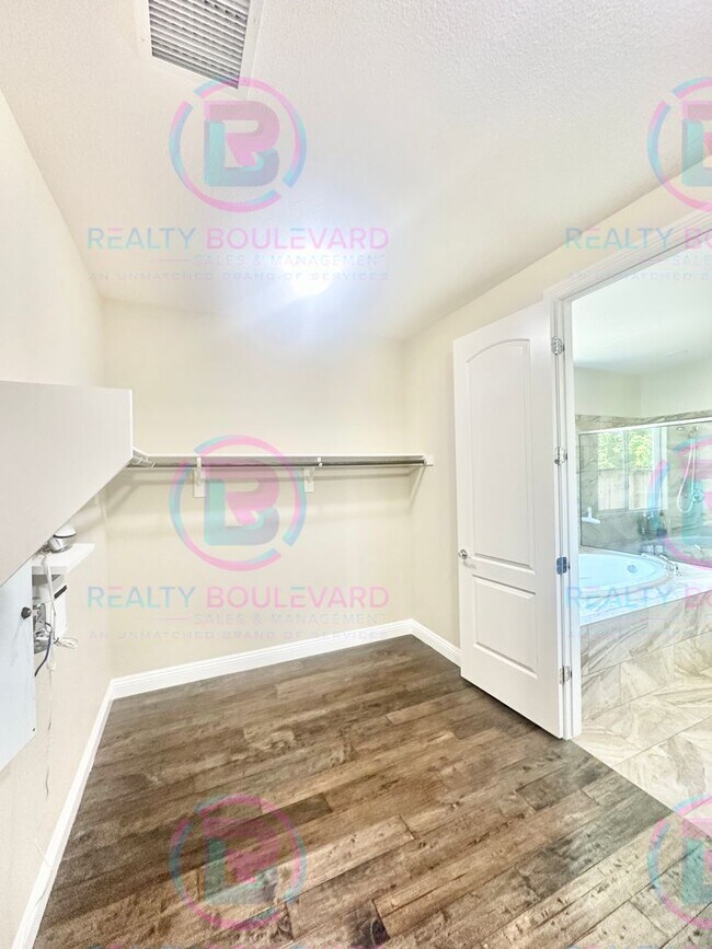 Building Photo - 1767 Fairway Hills Trail