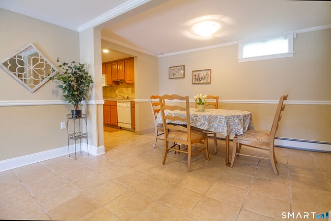 Building Photo - 14 Lake Dr N