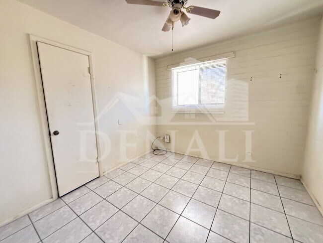 Building Photo - 2232 E Burgess Ln