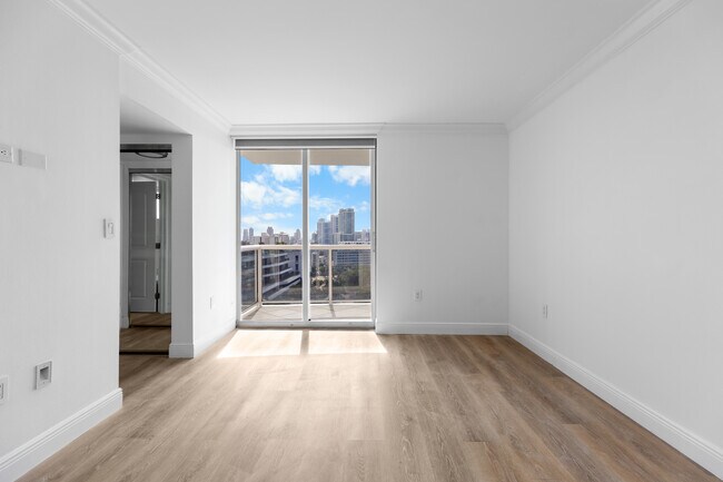 Building Photo - 1800 Sunset Harbour Dr