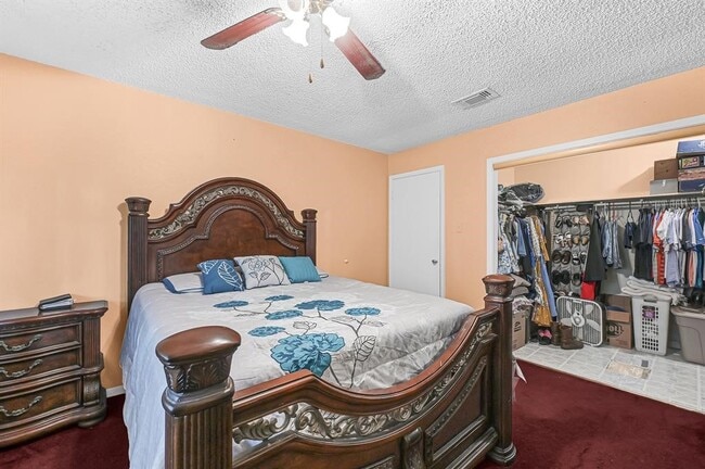 Building Photo - 8829 Carousel Ln