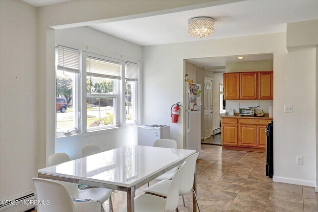 Building Photo - 265 Norgrove Ave