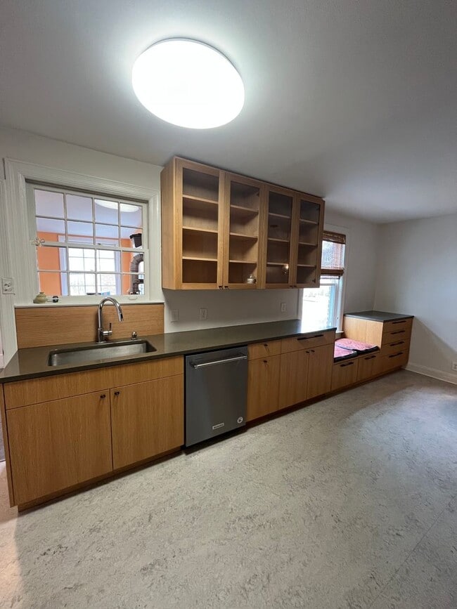 Building Photo - Renovated 2 Bedroom/ 1 Bath Duplex minutes to 12th South, Lipscomb, Belmont and Vandy