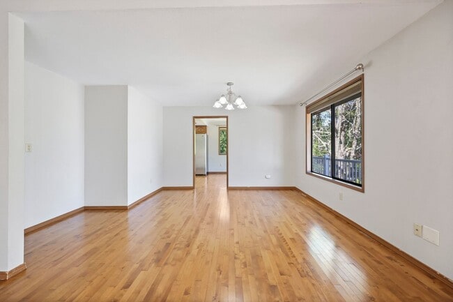 Building Photo - Hard to find 5 bedroom home in Tamoshan ne...
