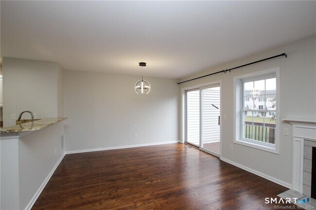 Building Photo - 303 Larson Dr