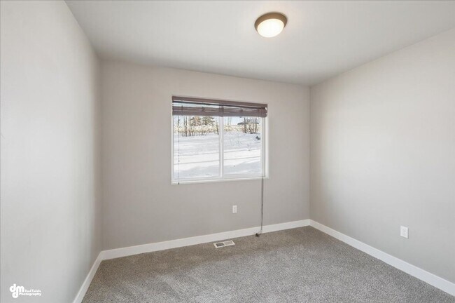 Building Photo - 3 BEDROOM | 2 BATHROOM | ACROSS FROM SCHOOLS