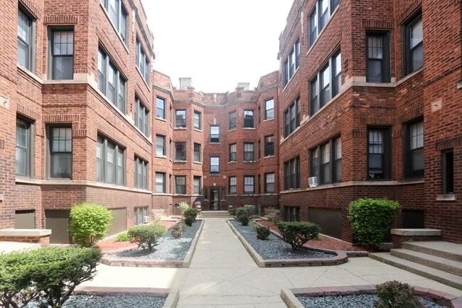 Building Photo - 4422 N Wolcott Ave