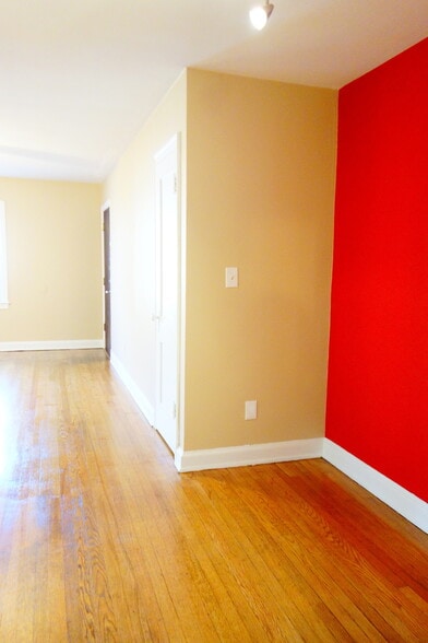 Building Photo - 8408 Greenwood Ave