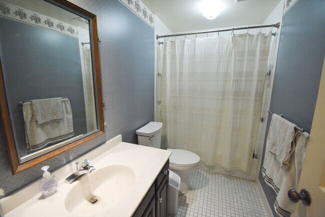 Building Photo - Unique, Conveniently Located, 4 bed 2.5 bath Home For Rent!