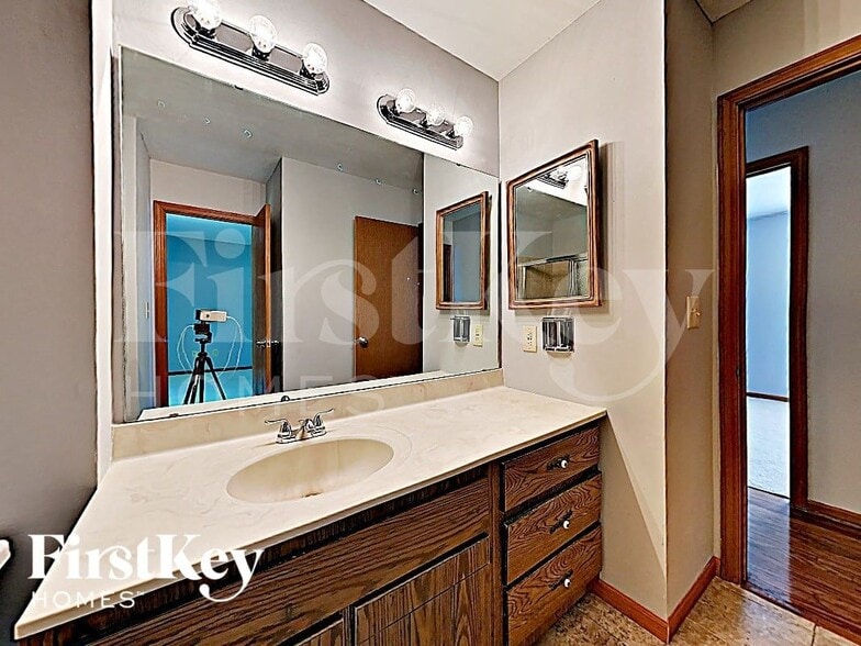 Building Photo - 7011 Blue Mountain Dr
