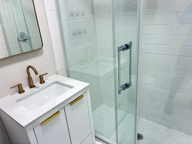 Building Photo - 625 C St NE