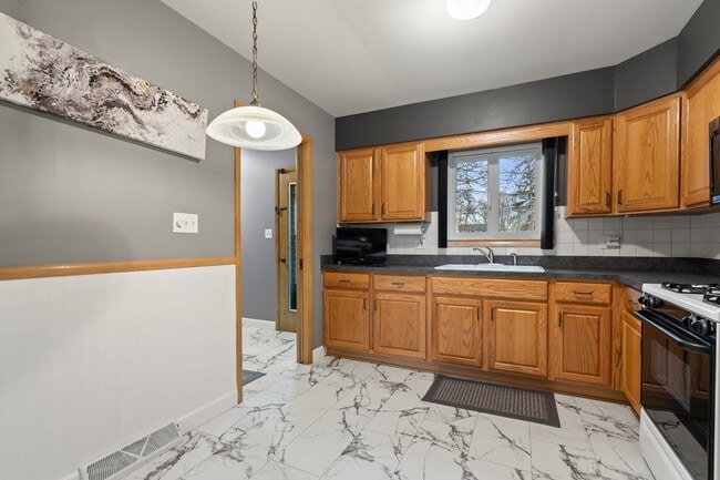 Building Photo - 537-541 N Edgelawn Dr