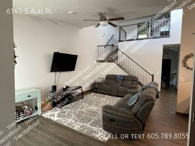 Building Photo - 6143 S Alki Pl