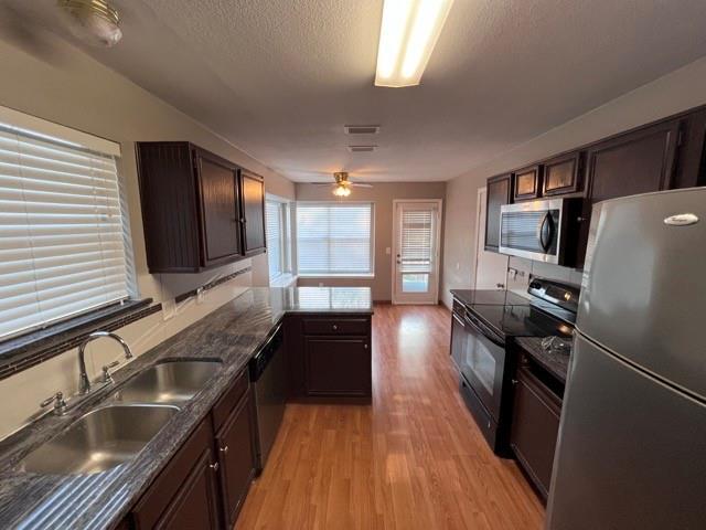 Building Photo - 584 Lake Forest Dr