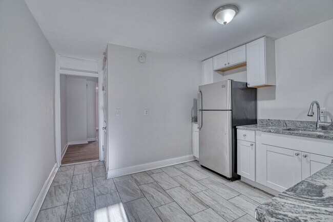 Building Photo - 1343 Sargeant St