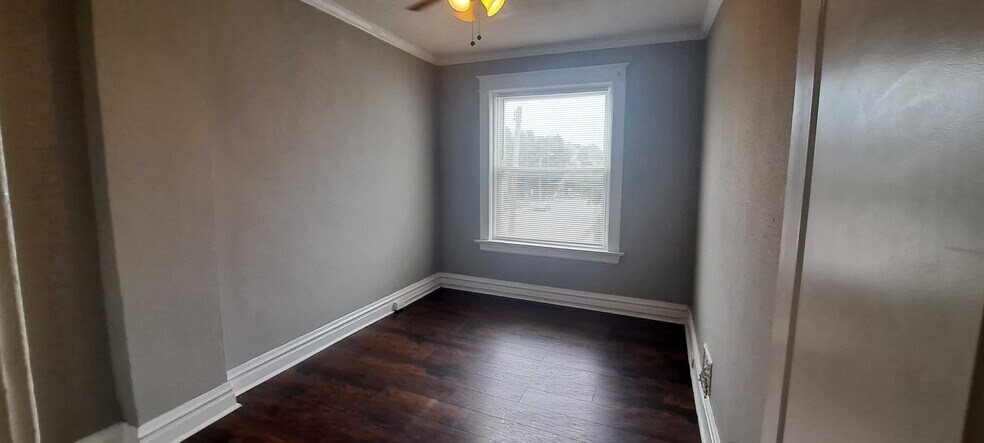 Building Photo - 2900 S Compton Ave