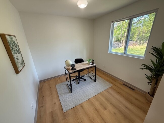 Building Photo - 939 S Fletcher Dr