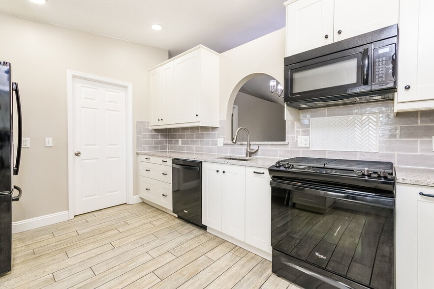 Building Photo - 16213 Wilkinson Dr