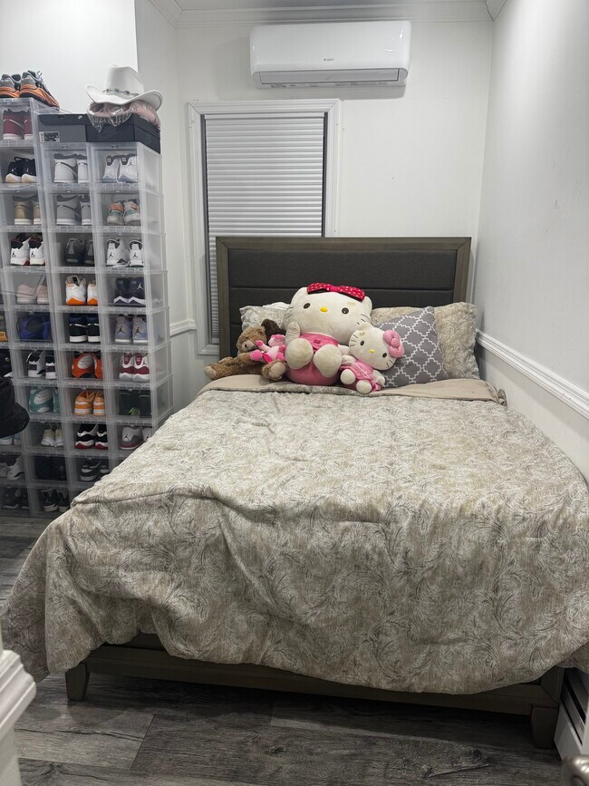 Building Photo - 109-11-111 205th St