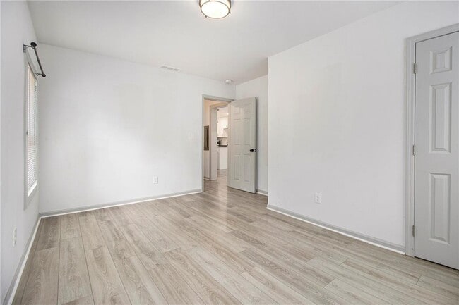 Building Photo - 609 Spring St