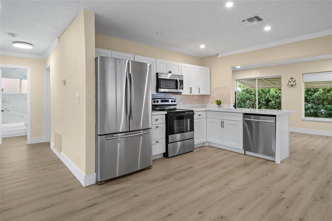 Building Photo - 4514 NW 49th Dr