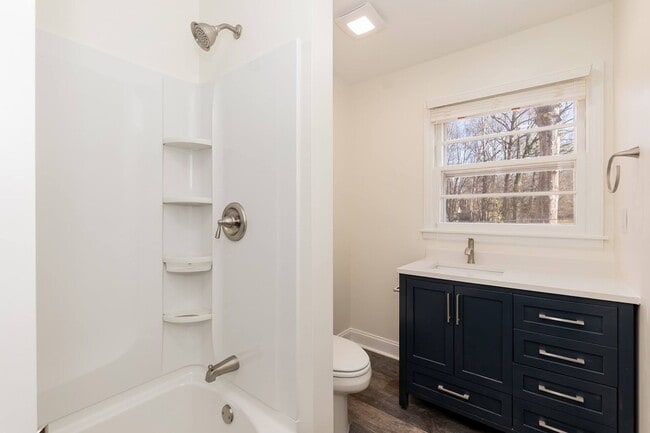 Building Photo - Gorgeous Three Bedroom Home!