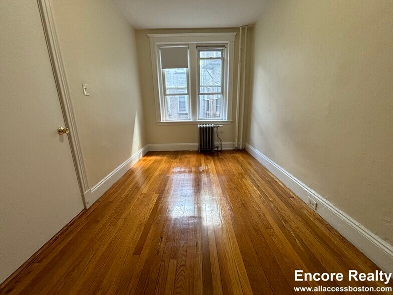 Building Photo - 425 Park Dr